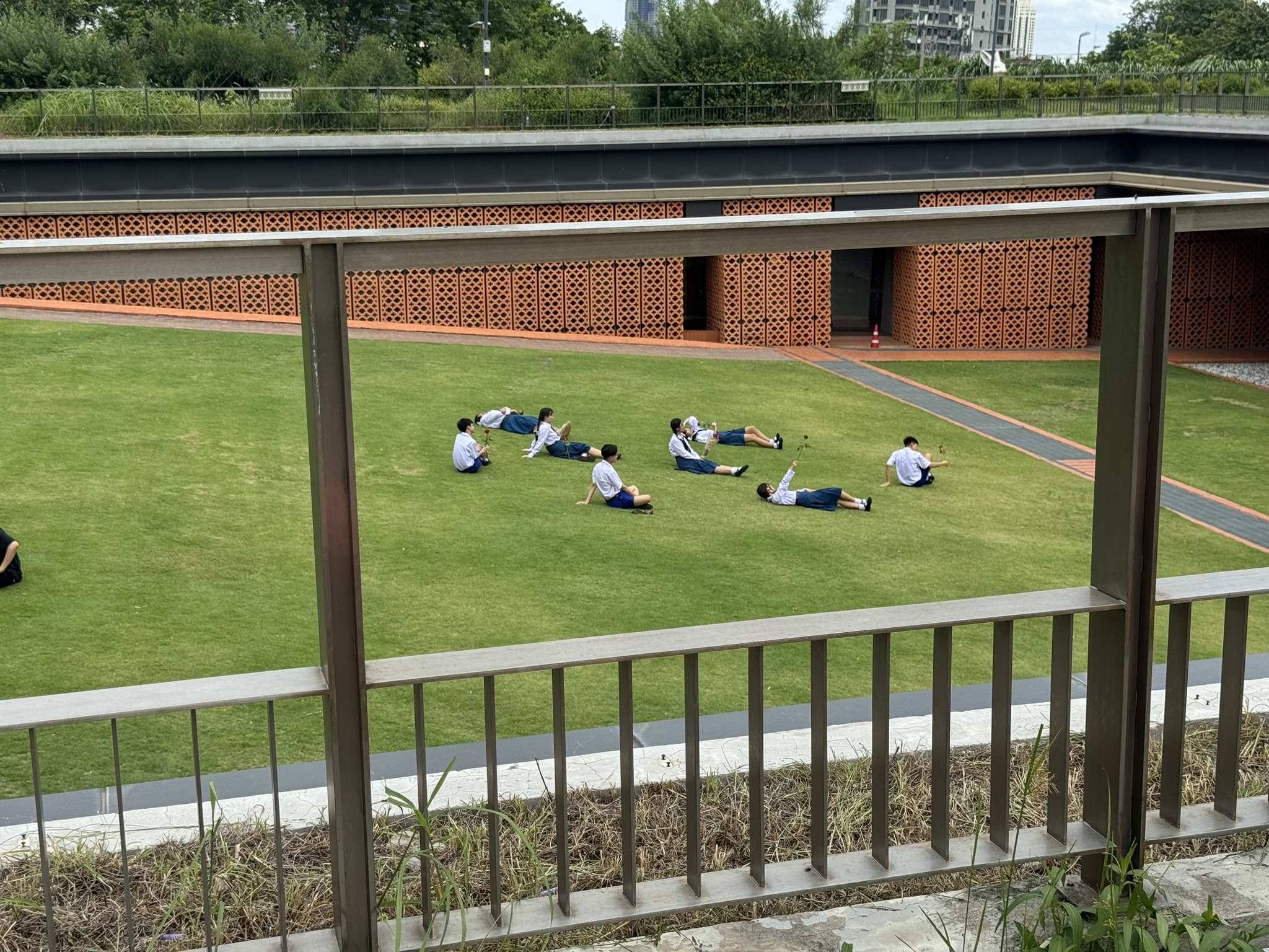 朱拉隆功大学校园的学生们