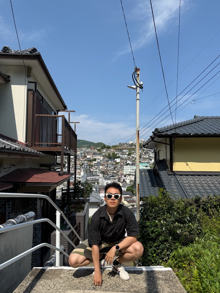一个在xhs上被当成你的名字同款场景的打卡点,但我觉得这就是一个很普通的比较陡的楼梯